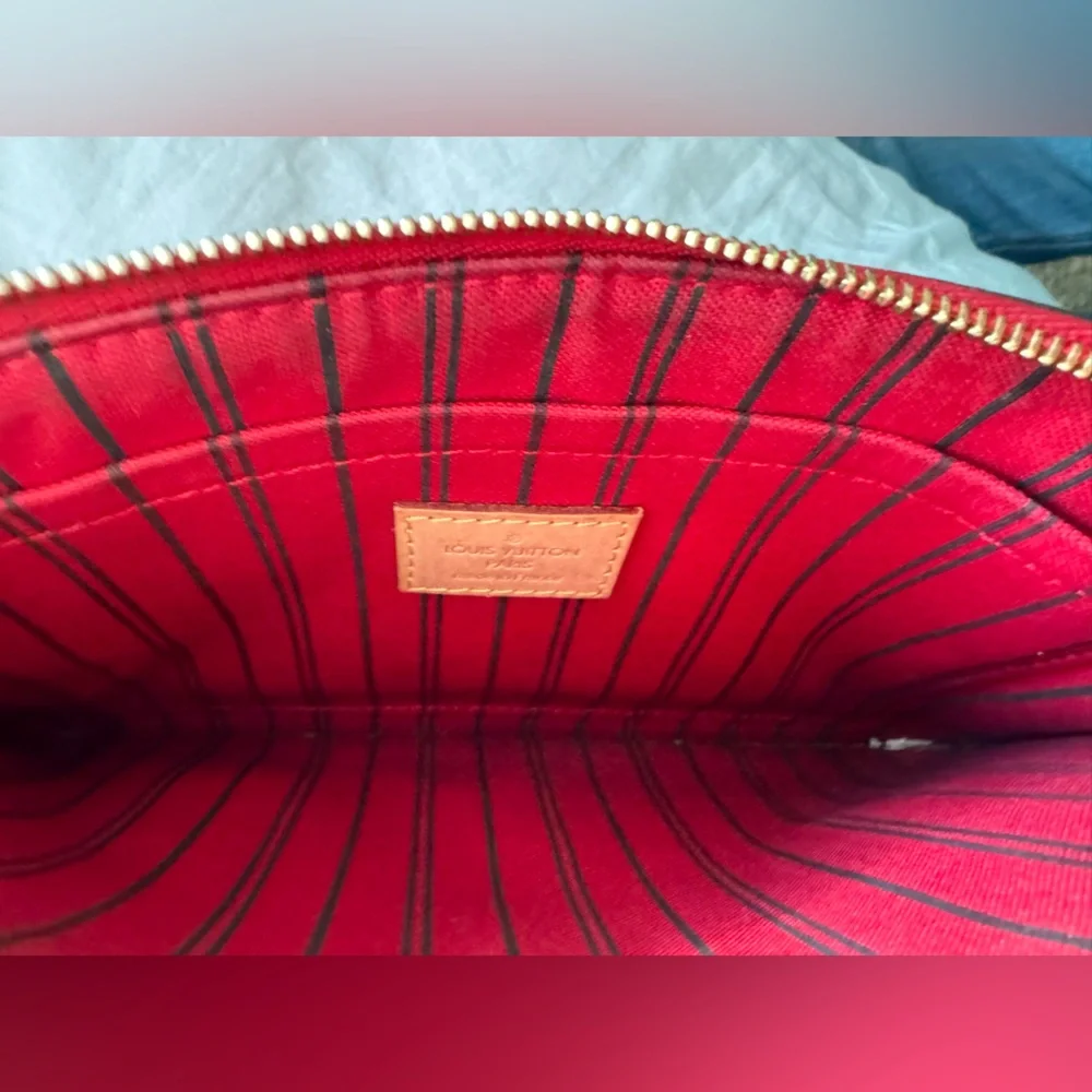 Louis Vuitton pouchett/ wristlet - Picture 6 of 9